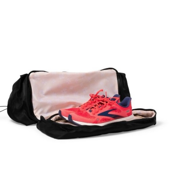 Blogilates Gym Bag - Black. This is one of the best gym bags. Plenty of space! - Picture 4 of 5
